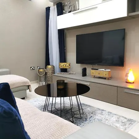 דירה Modern & Spacious2+1 Bedroom With Patio *