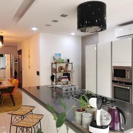 Modern & Spacious2+1 Bedroom With Patio