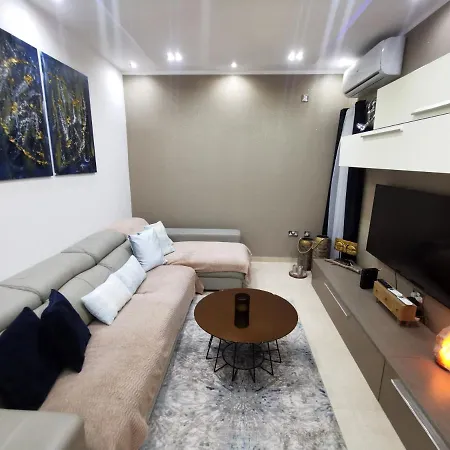 Modern & Spacious2+1 Bedroom With Patio Apartment
