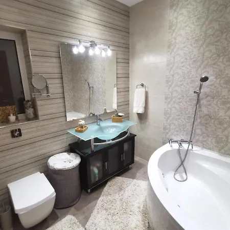 Modern & Spacious2+1 Bedroom With Patio Apartment *