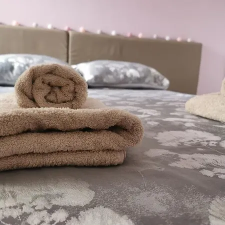 Modern & Spacious2+1 Bedroom With Patio